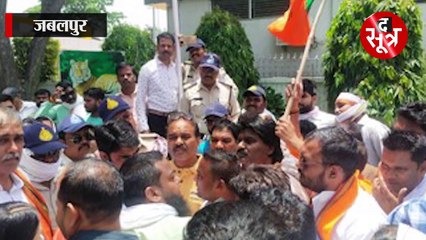 जबलपुरःजल संकट पर घिरे सीईओ, पूर्व पार्षदों ने जमकर सुनाई खरी-खोटी; देखें वीडियो