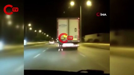 TIR arkasında ölümüne patenli yolculuğa yoldan geçen sürücü müdahale etti