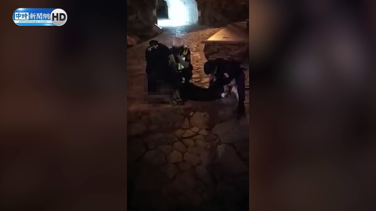 男公園「隨機傷人」遭壓制頭破血流 他質疑：執法過當吧