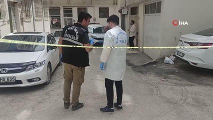 Yolda yürürken ayağından vuruldu