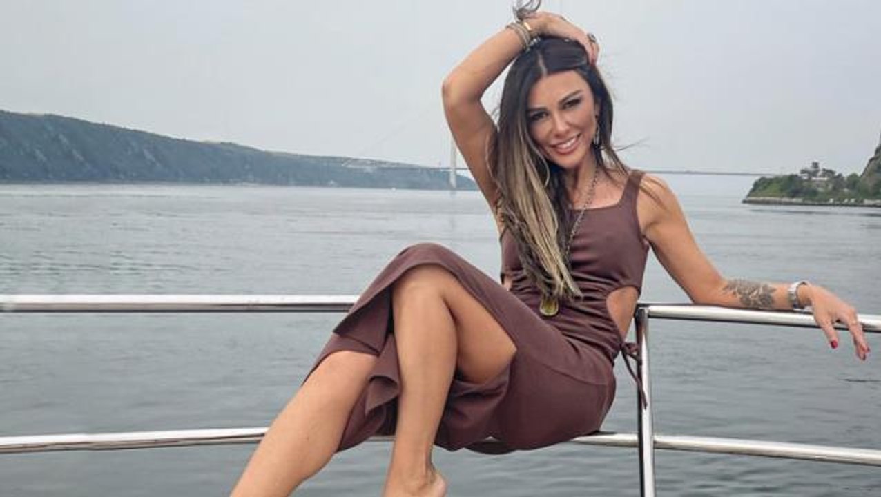 Hamdi Alkan'ın eski eşi Selen Görgüzel, mini bikinisiyle yaz sezonunu açtı