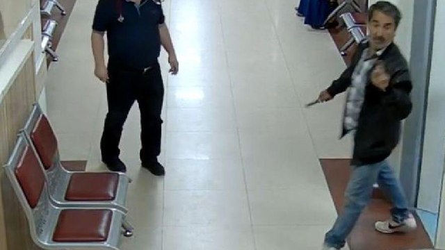 Acil Servis’te bıçakla dehşet saçan baba tutuklandı