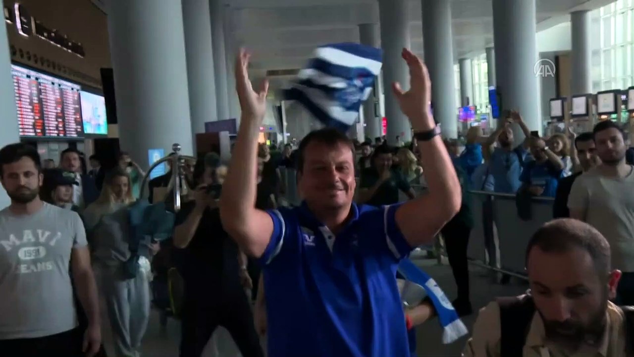 Avrupa şampiyonu Anadolu Efes büyük bir coşkuyla karşılandı