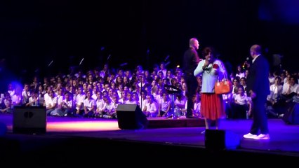 Eric Fanino au micro de Davy Moisson - Formidable Aznavour Mai 2022