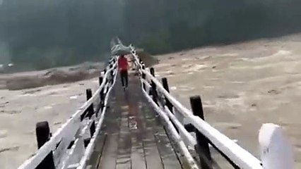 Un pont vraiment très dangereux