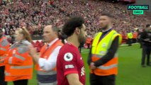 محمد صلاح يتسلم جائزتى الحذاء الذهبى وأفضل صانع أهداف بالدوري الإنجليزي