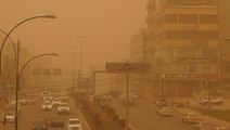 Irak'ta kum fırtınası nedeniyle yarın resmi tatil ilan edildi