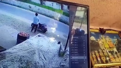 ஆப்பிள் ‛ஆட்டை’க்கு பின் தக்காளி வேட்டை! ! சிசிடிவியால் சிக்கிய ‛சின்ராஜ்’!