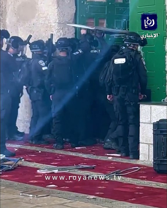 قوات الاحتلال تحاصر المرابطين داخل المسجد القبلي وتغلقه بالسلاسل الحديدية