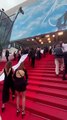 Une immense banderole avec le nom de victimes de féminicides en France déployée sur le tapis rouge à Cannes par des membres d'un collectif féministe