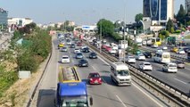 İstanbul'da haftanın ilk gününde trafik yoğunluğu yaşanıyor