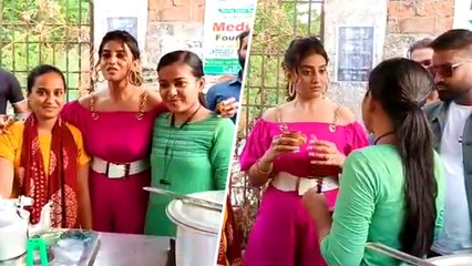पटना की ग्रेजुएट चायवाली के पास चाय पीने पहुंची अक्षरा सिंह, देखे दिल छू जाने वाला वीडियो