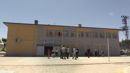 DİYARBAKIR - Akademisyenler kırsalda resim yeteneği olan çocukları keşfediyor