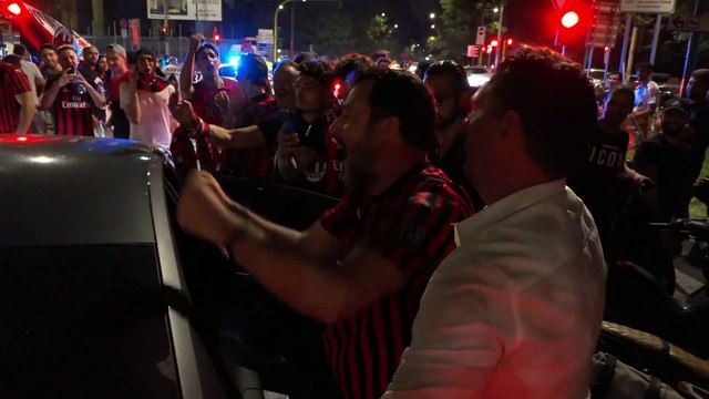 Milan, Salvini contestato durante la festa scudetto: Vai a lavorare, sei il disonore dell'Italia