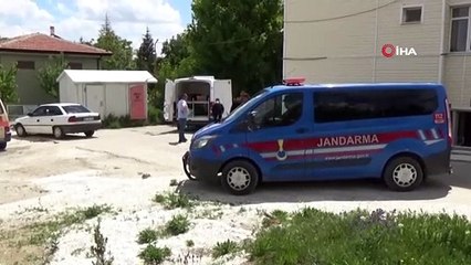 Çevre köyler ablukaya alındı! Kayıp olarak aranan gencin gömülü cesedi bulundu