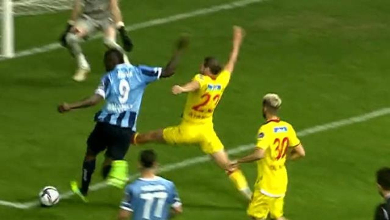 Balotelli'nin attığı rabona golü dünya çapında ses getirdi! Klas golü paylaşmayan kalmadı