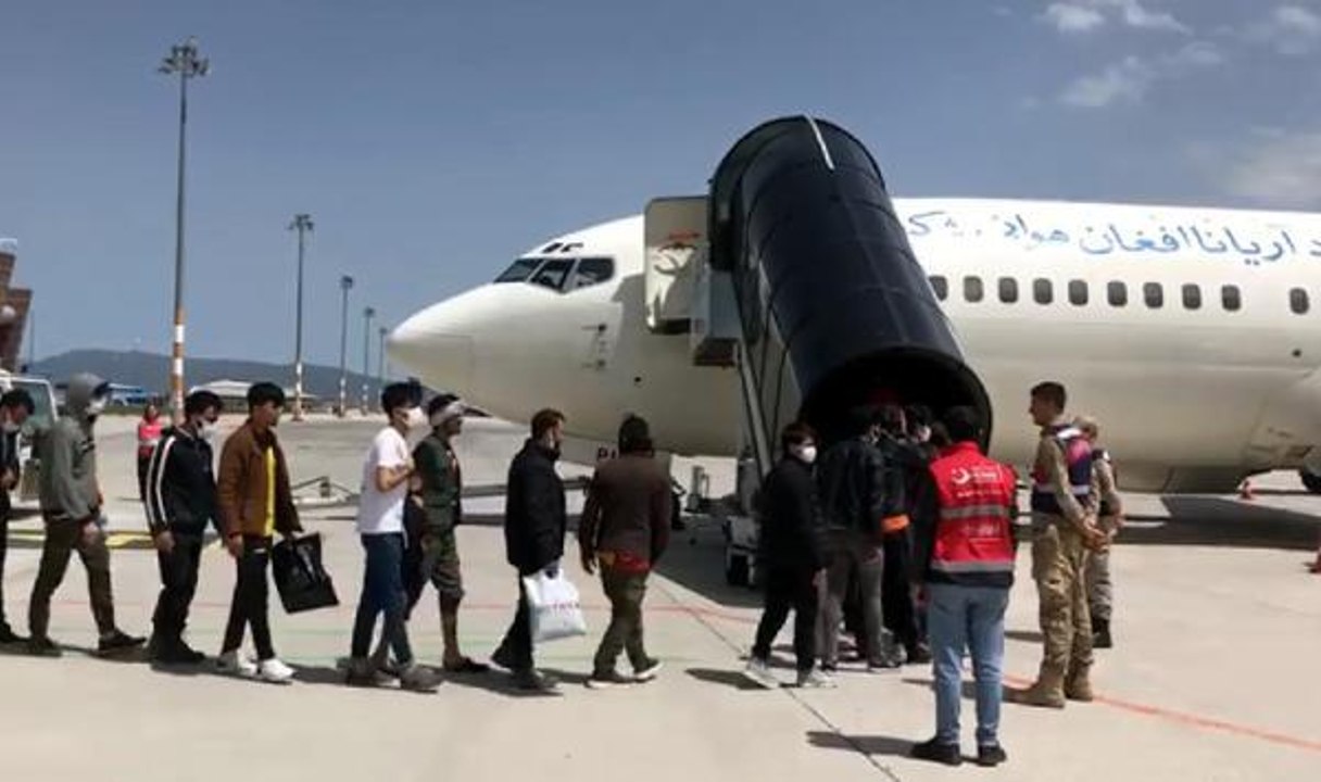 Göç İdaresi Yılbaşından bu yana 28 bin 581 düzensiz göçmen sınır dışı edildi