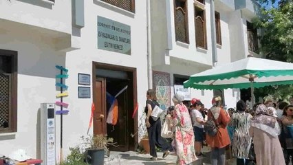 Edremit Belediyesi El Sanatları Sergisi Açıldı