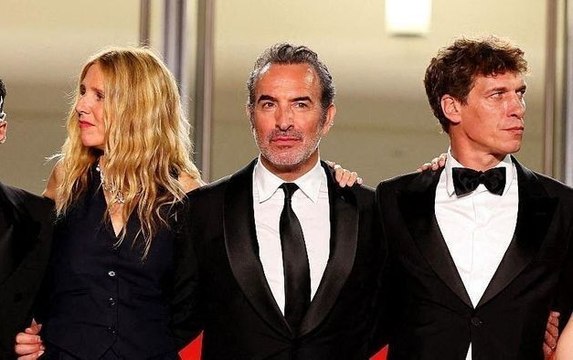 Festival de Cannes : Jean Dujardin main dans la main avec une célèbre actrice française sur le tapis rouge
