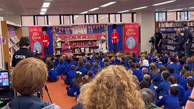 War Horse author Michael Morpurgo marks Platinum Jubilee with new story read to Portsmouth schoolchildren - and is inspired by city school's name