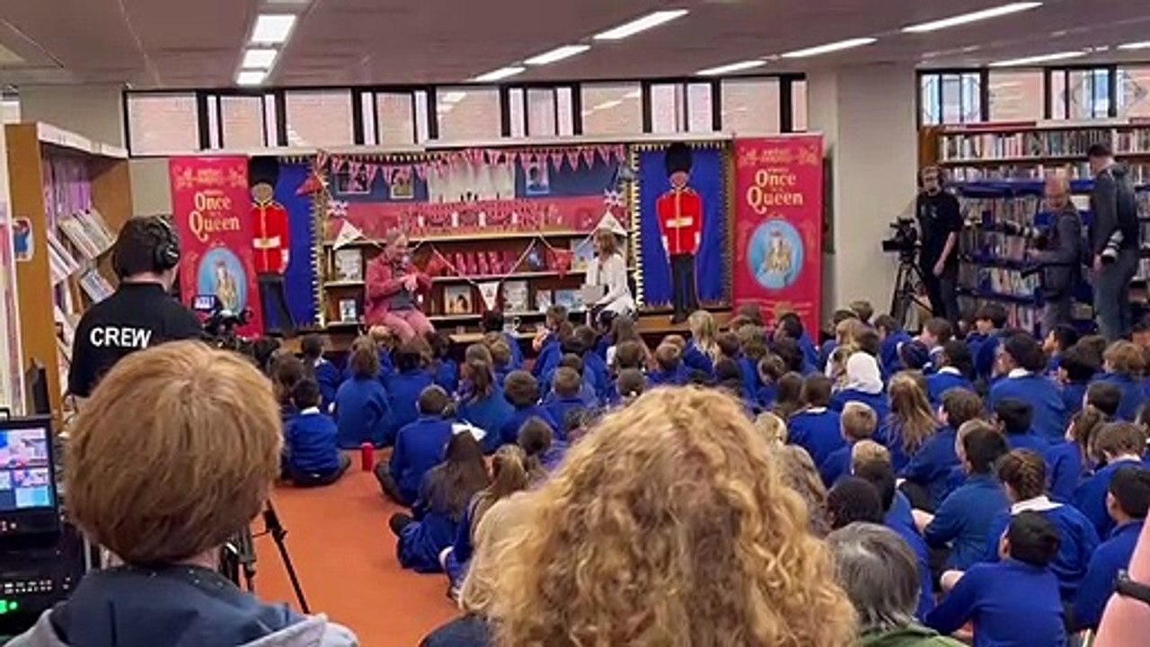 War Horse author Michael Morpurgo marks Platinum Jubilee with new story read to Portsmouth schoolchildren - and is inspired by city school's name