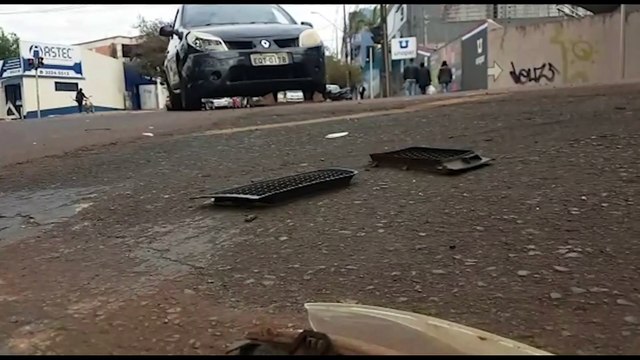 HB20 e Sandero se envolvem em colisão na Rua Barão do Cerro Azul, no Centro