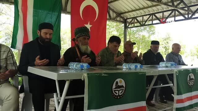 Çeçen İçkerya Cumhuriyeti Fahri Konsolosu Medet Önlü, ölümünün 9.yıl dönümünde mezarı başında anıldı