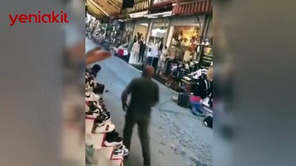 Bunlar esnaf mı eşkiya mı? Polisin belinden silahı alıp ateş açtı