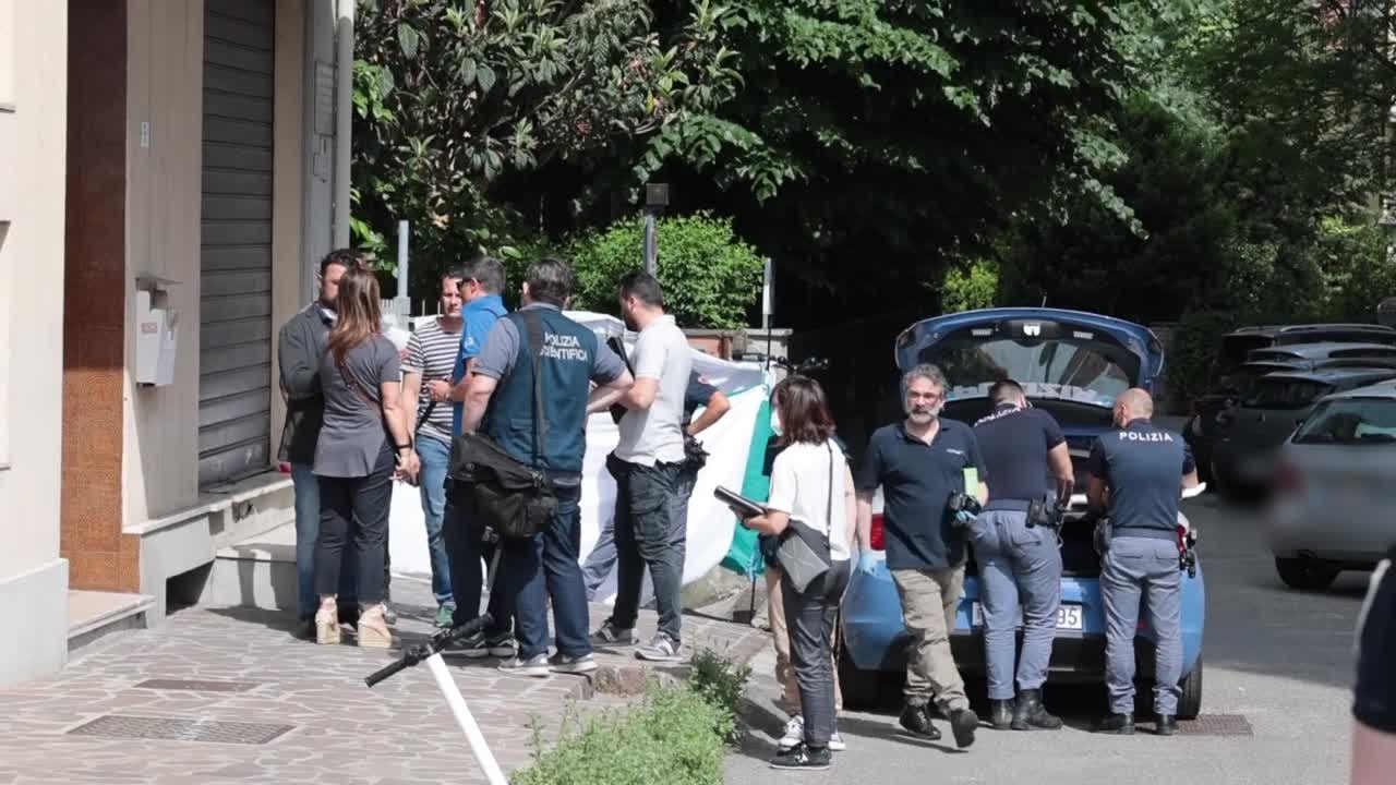 Modena, bimba di 4 anni cade dal settimo piano e muore: l'ipotesi e' di un incidente