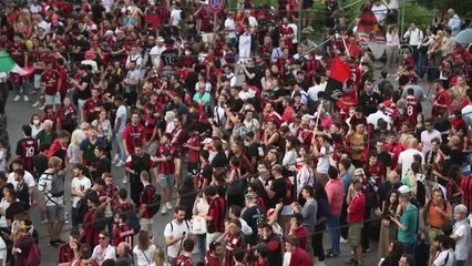 Milan, şampiyonluğu taraftarlarıyla kutladı