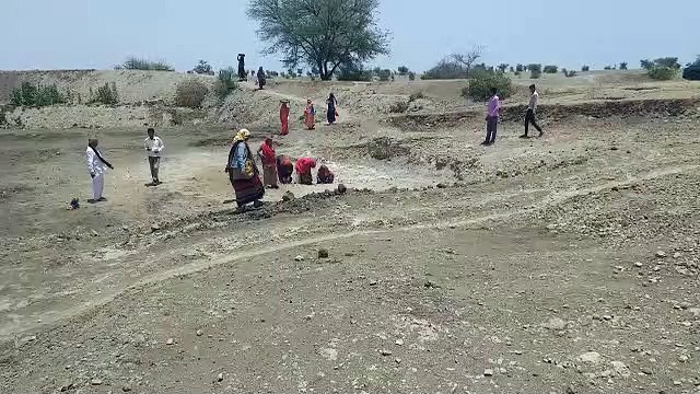 Amrutam Jalam Abhiyan अमृतम् जलम् अभियान- कल्याणपुरा तालाब में किया श्रमदान