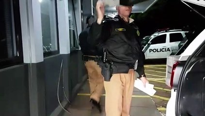 Televisão abandonada por dois indivíduos na Av. Brasil é recuperada pela PM