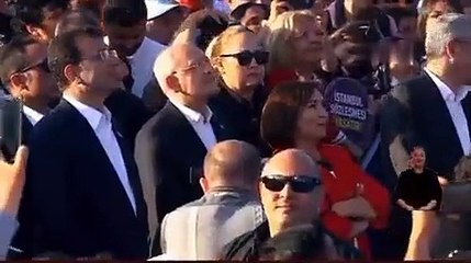 Kılıçdaroğlu’nun mitingde çıkardığı adama bak! ‘Yırtık terlik’ alemci çıktı