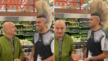 Anupam Kher का Unique Hairstyle वाले शख्स के साथ FUNNY VIDEO VIRAL, LA में हुई मुलाकात | Boldsky