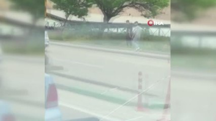 Bursa'da feci kaza... Motosiklet sürücüsü önce minibüse sonra kaldırıma böyle çarptı