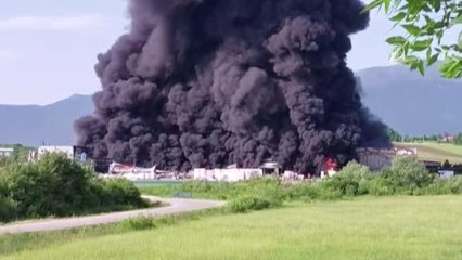 Bosna Hersek'te strafor üretimi yapan fabrikada yangın