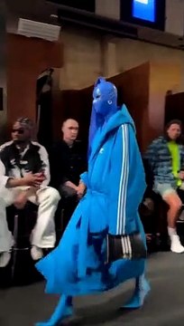 Le défilé très étrange de Balenciaga