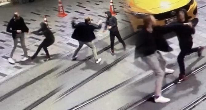 Dehşet anları kamerada: İngiliz turisti bıçaklayıp gasp ettiler