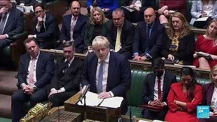 Partygate : verre à la main, bouteilles d'alcool... des photos relancent les accusations contre Boris Johnson