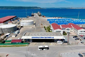 UKRAYNA'YA GÖTÜRÜLEMEYEN BİNLERCE TON GÜBRE, ÇANAKKALE LİMANI'NDA BEKLİYOR