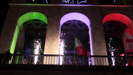 Milan, la pazza notte-scudetto di Berlusconi. Massimo Boldi: "Yes, Silvio is on fire"