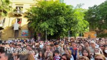 Folla davanti all'Albero Falcone, cantano Morandi e Malika Ayane