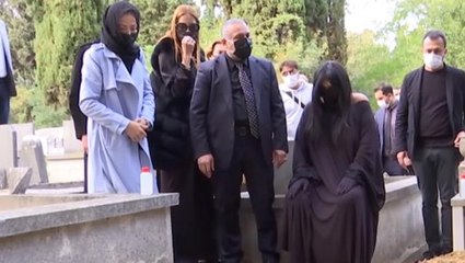 Bülent Ersoy'un mezarlıktaki görüntüleri gündem oldu: Çok dar değil mi, ben buraya sığmam