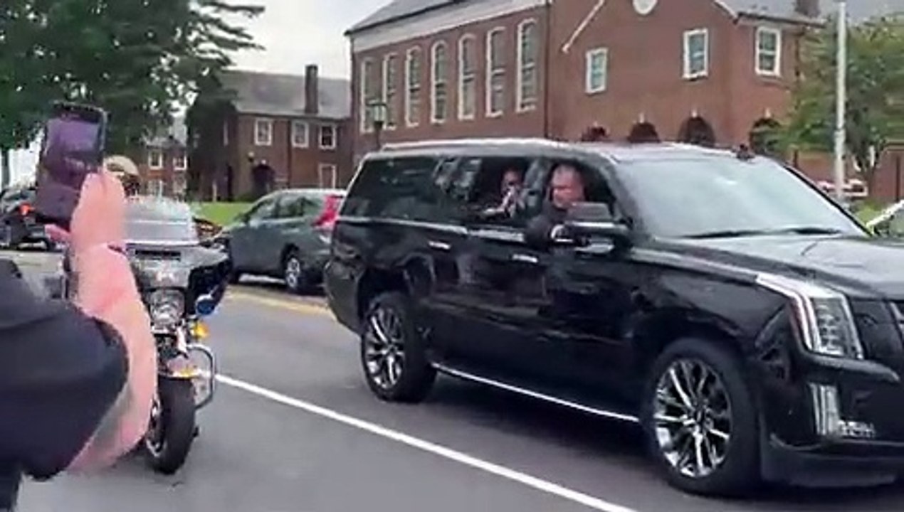 El vídeo en el que Johnny Depp imita a Jack Sparrow a la salida del juicio contra Amber Heard - Twitter