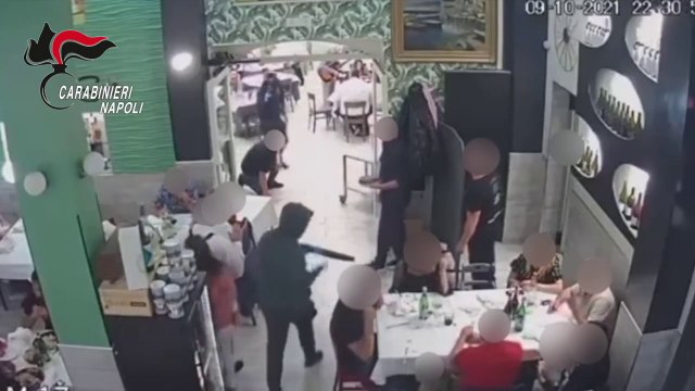 Rapina con kalashnikov a Napoli, arrestato anche il terzo malvivente