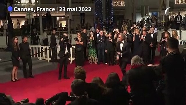 Cannes: le réalisateur de Moonage Daydream Brett Morgen danse sur le tapis rouge