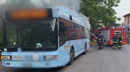 Perugia - In fiamme un autobus di linea in zona Colletta (24.05.22)