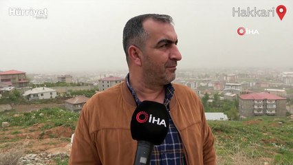 Yüksekova'da toz bulutu nedeniyle göz gözü görmüyor