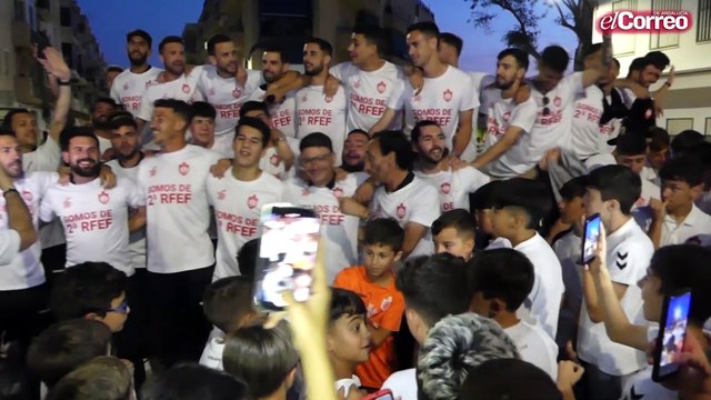 El C.D. Utrera celebra por todo lo alto su ascenso a Segunda División de la RFEF