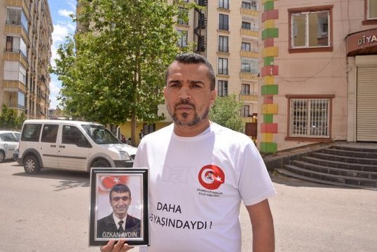 EVLAT NÖBETİNDEKİ BABA: HDP VE PKK'DAN KORKMAYIN